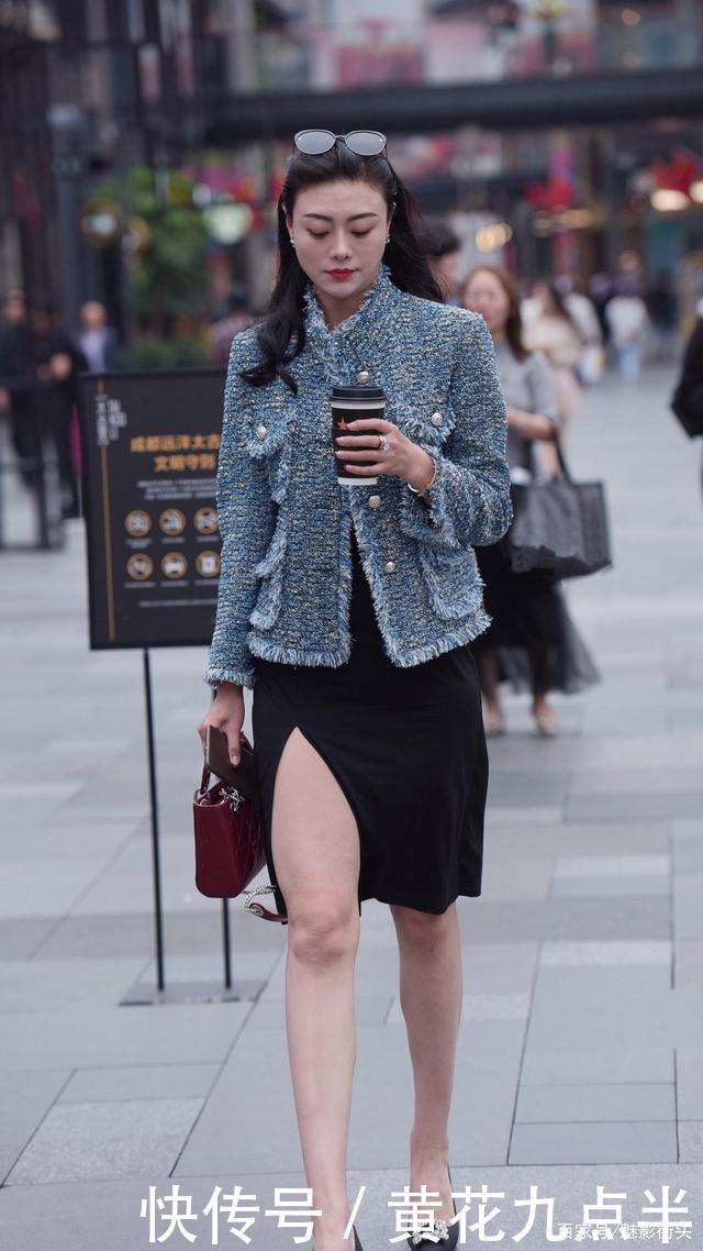 初秋时节穿裙子，搭配一件粗花呢外套，时髦洋气还保暖