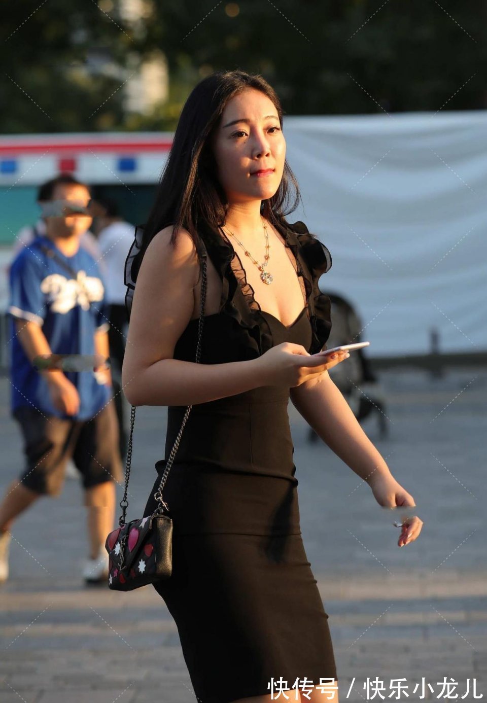 玄色|这么好看的微胖小姐姐，我要是在现场，就上去要联系方式了