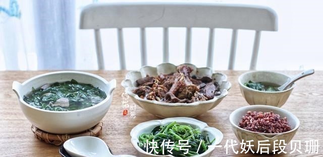 精致|母女二人的晚餐,在朋友圈火了,网友拒绝精致穷,不剩菜不浪费