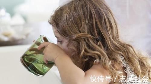 家乐|给娃喝水会导致积食?妇幼主任:给孩子喝水,3个时间点需躲开