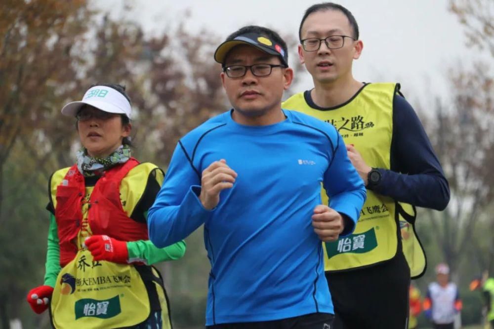  中华|潘中华：鹰，不可以留恋地平线