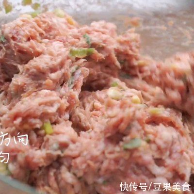 小米蒸肉丸鲜糯十足，寓意团团圆圆