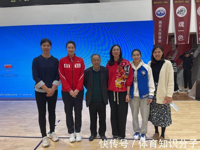 里约奥运|女排三奥运冠军同框!惠若琪林莉聊到凌晨,回忆往事搞怪合影