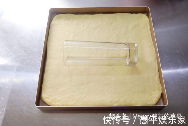 面片|百吃不厌的肉松面包卷，12分钟出炉真省事，早餐可要有口福了