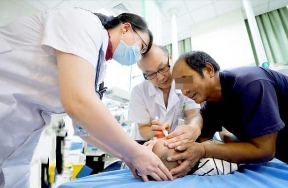 眼睛|4岁宝宝将502胶滴入眼睛,奶奶做法被妈妈怒斥,却让医生称赞