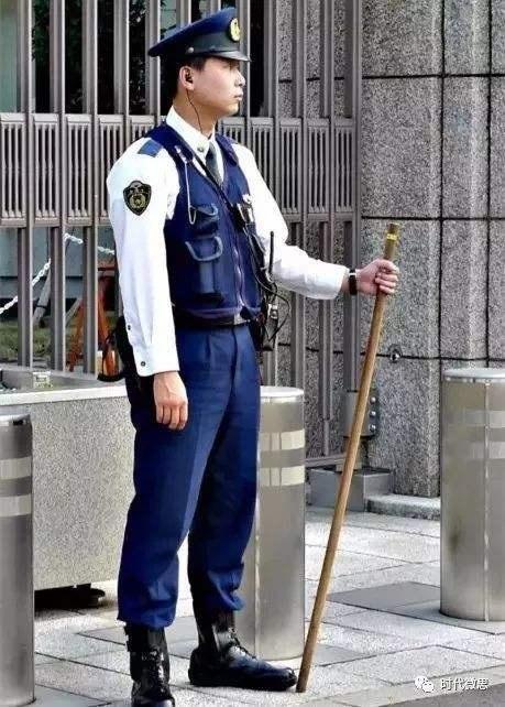 日本警察手中的警棍 日本武士刀的终极克星 快资讯