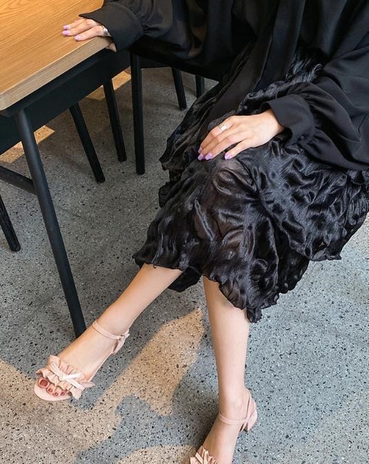 脚带 凉鞋不一定要选细跟的,粗跟不但稳健时尚还在众多细跟中脱颖而出