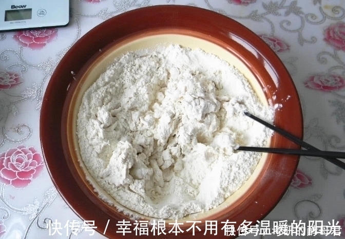 和面|烙饼又干又硬是和面用错了水,牢记3点,饼柔软筋道,放凉不硬
