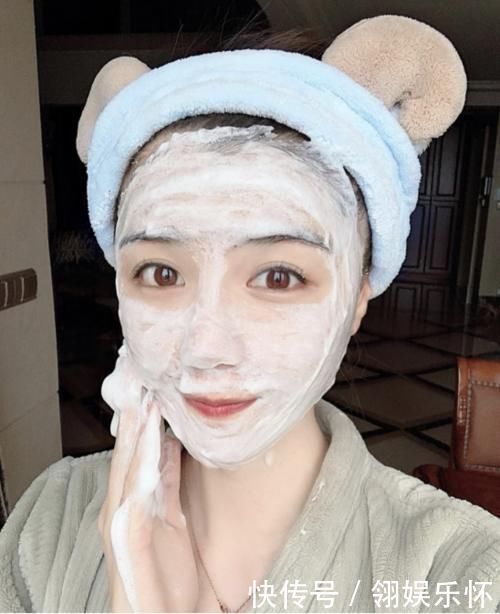 “长期化妆”和“长期素颜”的女生，皮肤差距，真是一目了然