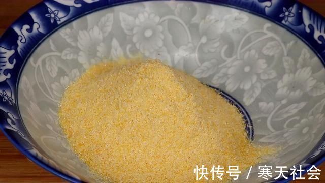 玉米面吃了30年,今天才知道,原来还有这种神奇做法,超过瘾