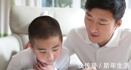 露肩装|“暖男宝宝”火了，宝妈穿露肩装外出，娃担心“走光”不停拉衣服