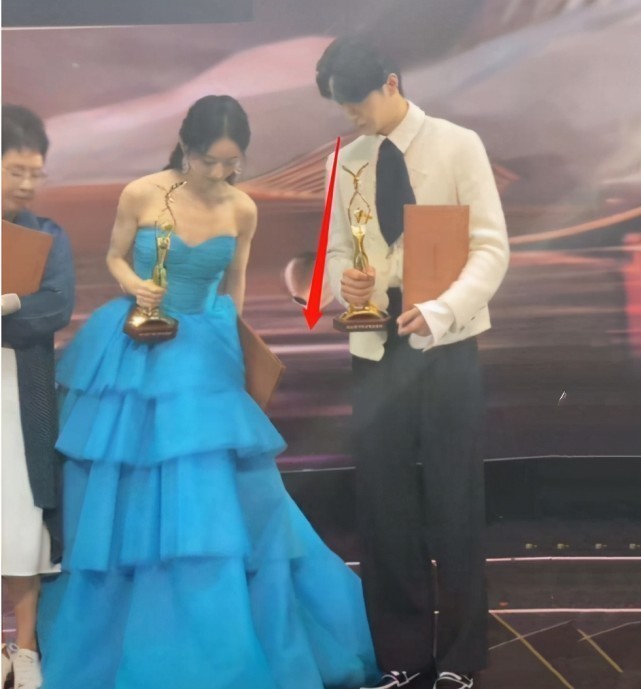 国民度|蔡徐坤录节目绅士, 王一博抬杠可爱, 国民度是第一步, 但他走得有点久