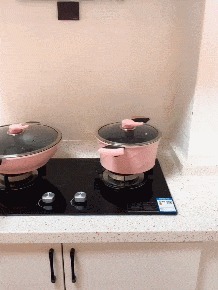 |搞笑GIF:妹子 你这套衣服不错 是你自己做的吧