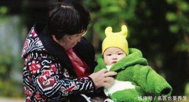 楠楠|儿科医生天凉别乱添衣！判断宝宝冷不冷，摸摸这个部位就知道！