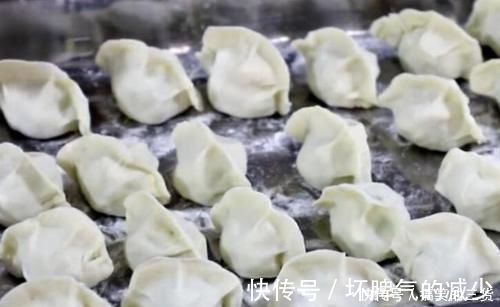 饺子皮|夏天，韭菜茴香靠边站，用它包饺子最香，3块钱1斤，我一周做2回