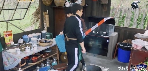 李诞|明星赊账打包10根烤肠!张一山之后,杨紫以一己之力把烤肠带红了