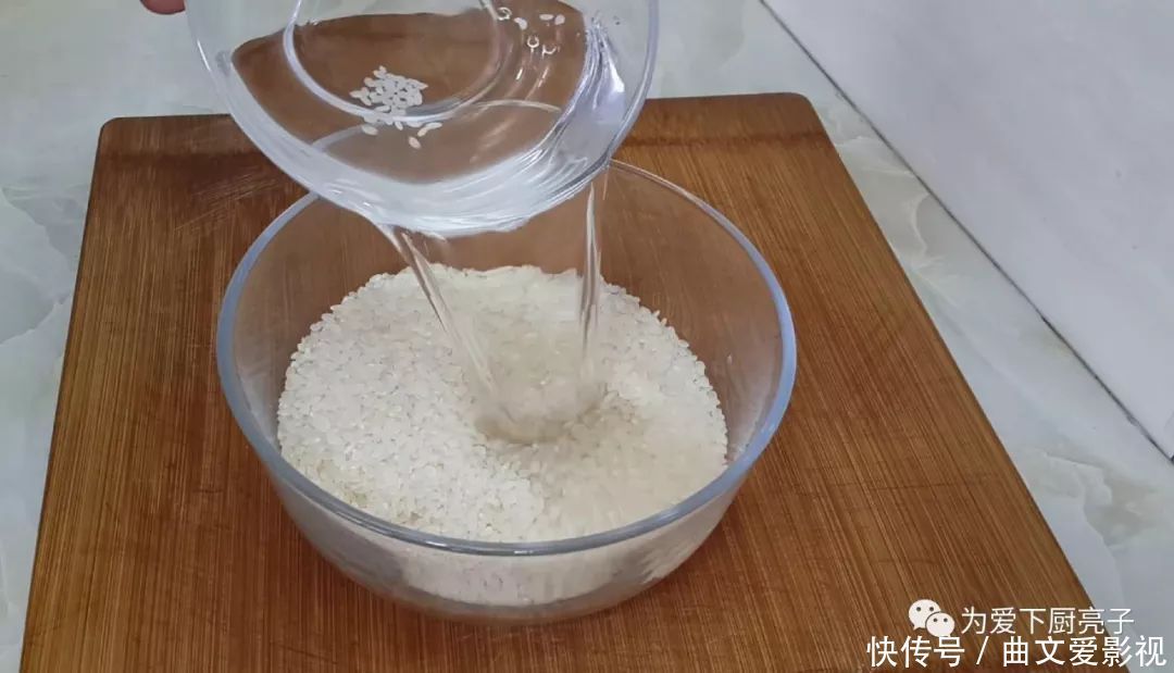 大米团子|3勺糯米粉,1碗大米,教你简单一做,比麻团做法简单,比锅巴好吃