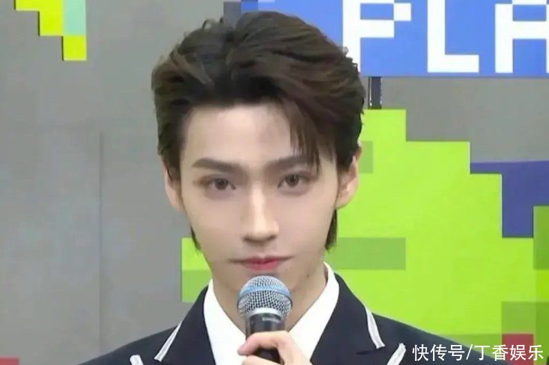 《创4》滤镜有多难看，选手衣服变色不说，颜值直播比正片高几倍