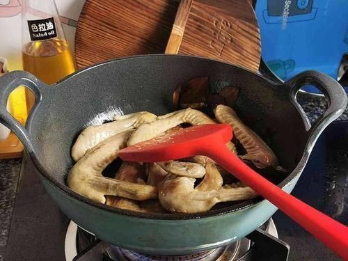 韩国游客在中国,这应该是穷人吃的吧中国网友这个不便宜