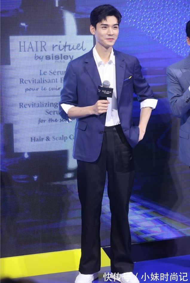 西装|龚俊真拥有一张好皮囊,穿西装侧颜太迷人,身材又瘦又高让人心动