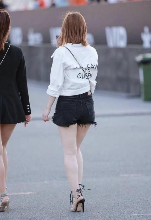 微胖美女该如何选择适合的打底衣呢？川妹子说出了自己的看法