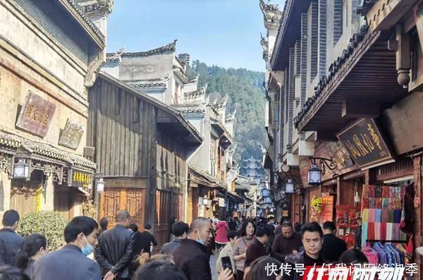 中年|凤凰春节假期旅游市场持续火爆 共接待游客28.35万人次