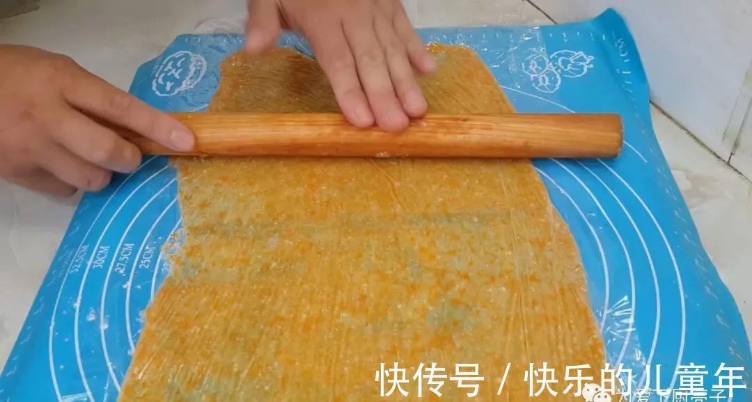 蕉叶不要买着吃了，教你一种新吃法，焦脆香甜，全家老少都抢着吃