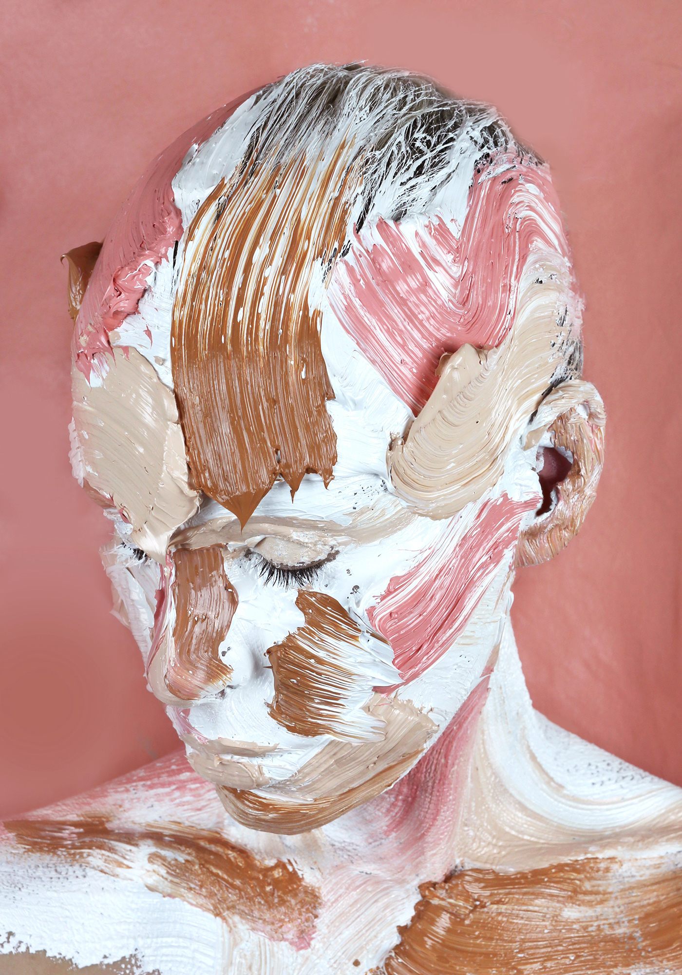 索菲·德里克@你见过在画布上画画的,可你见过在自己头上画油画的吗