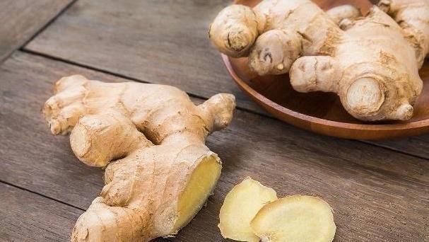 晨起吃生姜,赛过吃人参!男性晨起吃一片,3个好处拦都拦不住!