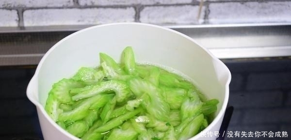 正月十五元宵节,3道“巧搭配”的素菜小炒,照着做待客不发愁