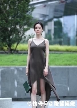 牛仔裤|修身背心搭配牛仔裤,时尚又奢华,彰显女人的独特魅力