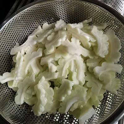 豆豉鲮鱼炒苦瓜|凉拌苦瓜和豆豉鲮鱼炒苦瓜