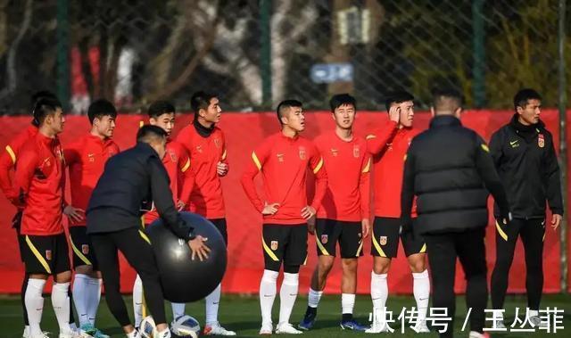 李铁|李霄鹏就剩一点可以期待,国足选人再惹争议,严鼎皓落选实属不该