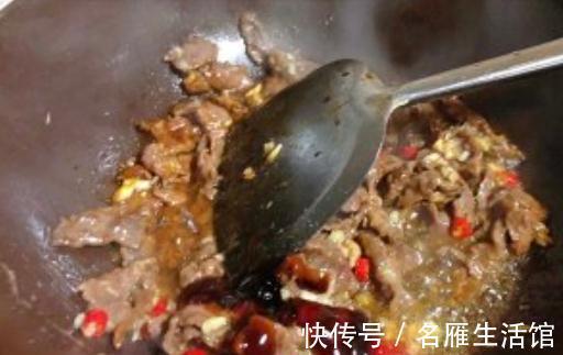 炒牛肉时，多加1种“香草”，肉嫩滑爽口，鲜香无腥味