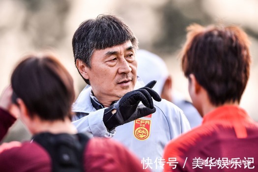 永川女足|中国女足踢疯了!6分钟2球,无解世界波+神仙吊射,球员狂欢庆祝