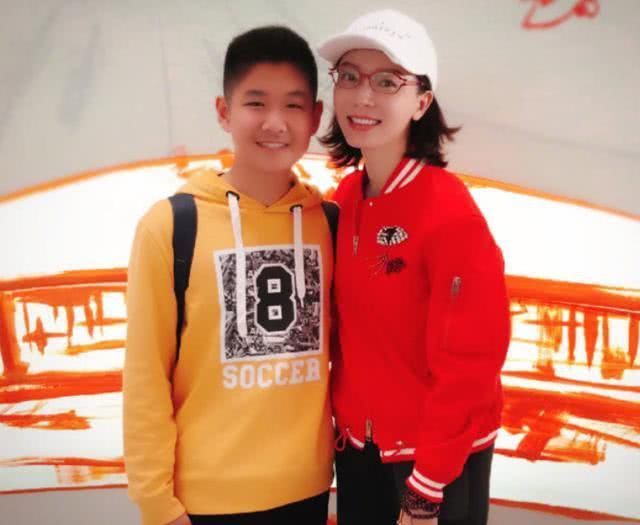 “会有自己的孩子吗”,陈数的回答令人感动,后妈的不易谁能懂