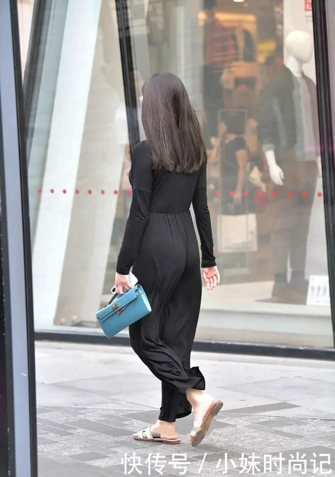 街拍没有阔腿裤了,年轻女孩只认“连体裤”,谁穿谁时髦又好看