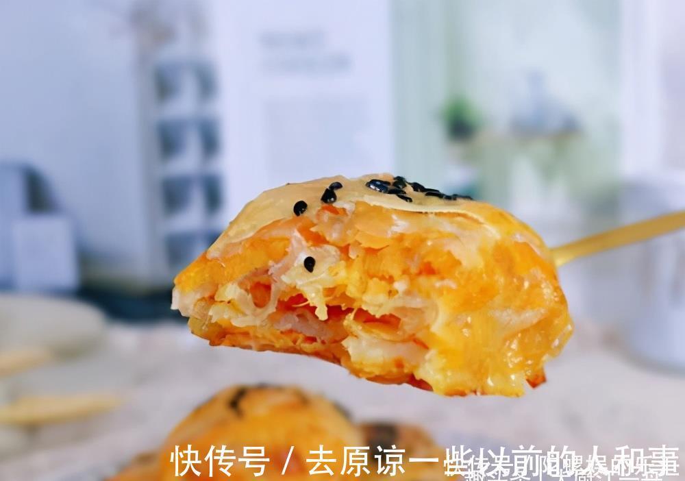 手抓饼|天冷后要多吃红薯,教你新吃法,不煮不油炸,香甜软糯又好吃