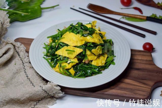 快手凉拌小菜,鸡蛋片凉拌菠菜段,颜色亮眼清爽可口