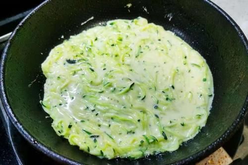 营养健康|夏天，吃西葫芦不如吃它，搅成面糊一煎，低油低脂，营养健康