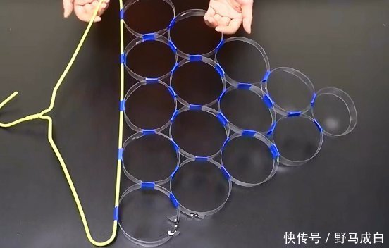 晾晒|袜子太多没地方晒?用一个塑料瓶制作晾晒神器,轻松晾晒20双袜子