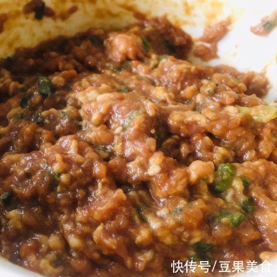 老妈做的手工水饺～太好吃了吧，怎么吃都不腻