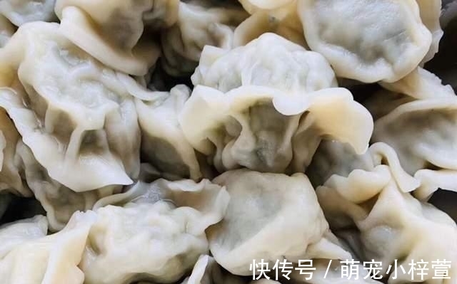 芹菜|冬天,用它包饺子,比白菜韭菜鲜,再贵也要吃,我家一周吃4次,太香了