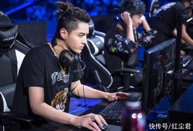 npc|明星喜欢玩什么游戏:鹿晗沉迷吃鸡,张哲瀚居然是斗地主小王子?