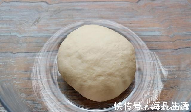 一口酥,做法简单无难度,外酥里软一口一个,越吃越香,太解馋了