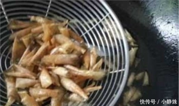 回来|婆婆去小区楼下散步却带了个垃圾回来,我当时就懵了,结果晚上全家人抢着吃
