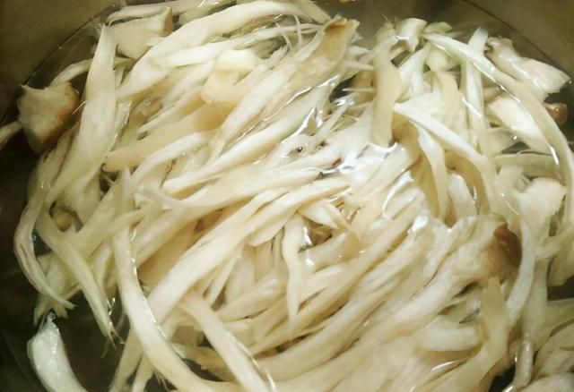 蔬菜|立冬后,要多吃菌菇和蔬菜,教你做成鱼香味的,开胃下饭还营养