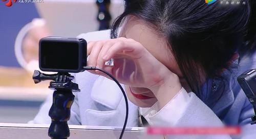 关睿怡指出了选手敢怒不敢言的问题，薛兆丰却当场甩锅，太尴尬了