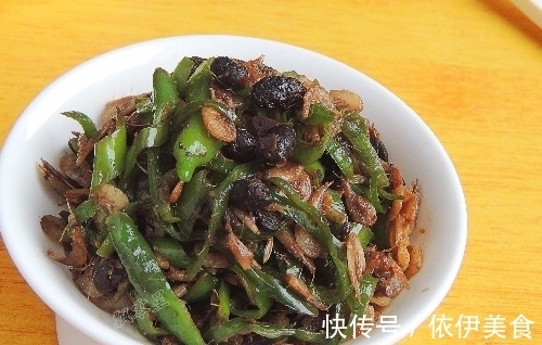 豆豉|别只会用虾皮做汤了,和它一起炒,比肉还香,鲜美下饭还能补钙