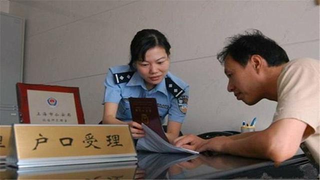 名字|爸爸姓“宫”,媳妇生下三胞胎,爷爷随口起名,上户口时民警笑了